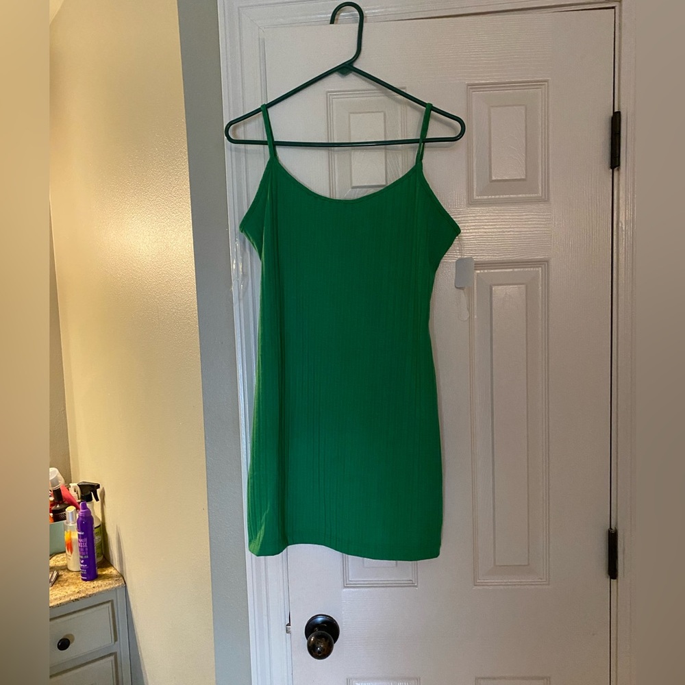 Spaghetti strap green dress - Picture 2 of 4